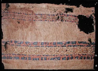 Stof met zwanen en Kufisch schrift